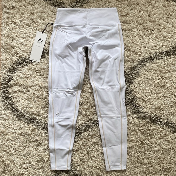 ALO Yoga 7/8 Airbrush White Leggings! - Picture 2 of 5